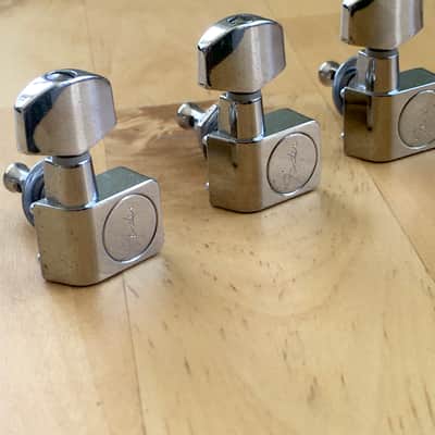 6 Fender CHROME Tuners Inline 2pin F Logo (Non Staggered) NOS American Standard image 4