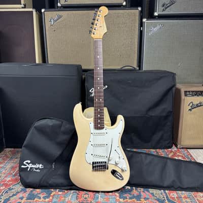 1988 FenderStratocaster Model ST43 Vintage White image 4
