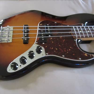 Fender Reggie Hamilton Jazz J Bass Artist Series 3 Tone Sunburst Hardshell CASE image 10