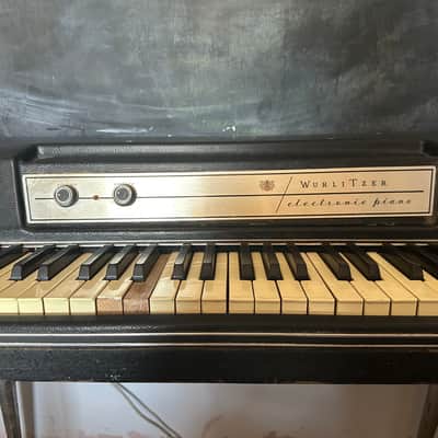 Wurlitzer 200A 64-Key Electric Piano 1974 - 1983 - Black image 2