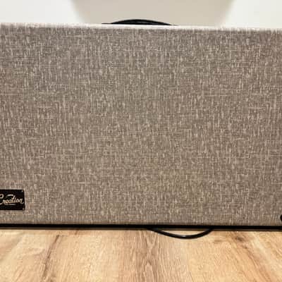 Creation Music Company 27x16 Pedalboard Mahogany finish with Vox Fawn hard case image 2
