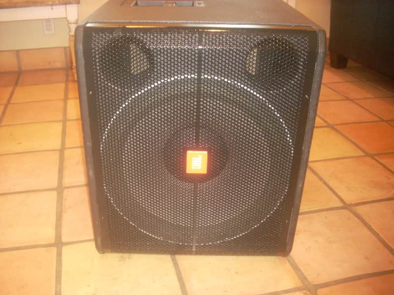 JBL SRX 718S Works Perfect image 1