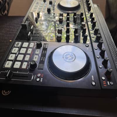 Immagine Native Instruments Traktor Kontrol S4 2010s - Black - 2
