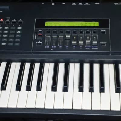 Yamaha SY85 Keyboard Piano Synth Sequencer MIDI with Case Manuals Disk