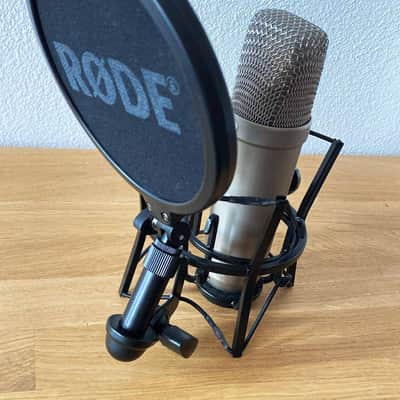 RØDE NT1-A Large-Diaphragm Condenser Microphone with Shock Mount & Pop Filter – Excellent Condition image 2