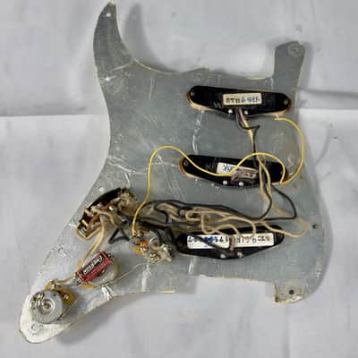 Seymour Duncan Antiquity Texas Hot Loaded Stratocaster Single Coil Pickguard 2000’s - White image 4