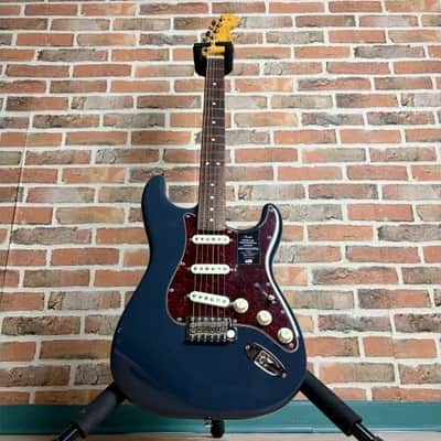 FENDER - AMERICAN PROFESSIONAL CLASSIC STRATOCASTER FADED BLACK image 3
