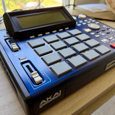 Akai MPC1000 Music Production Center 2004 - 2013 - Blue image 2