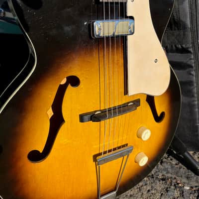 Harmony Rocket H53 DeArmond Pickup 1961 - Nitro Cellulose Lacquer Sunburst image 9
