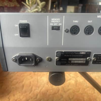 Roland Juno-106 Synthesizer image 17