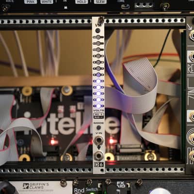 Division 6 VM // compact Eurorack voltage meter image 1