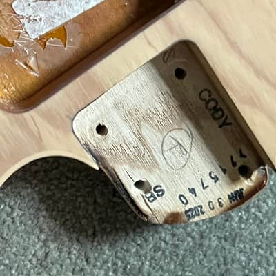 Fender Ultra Luxe Telecaster guitar body ash base coat cream binding imagen 2
