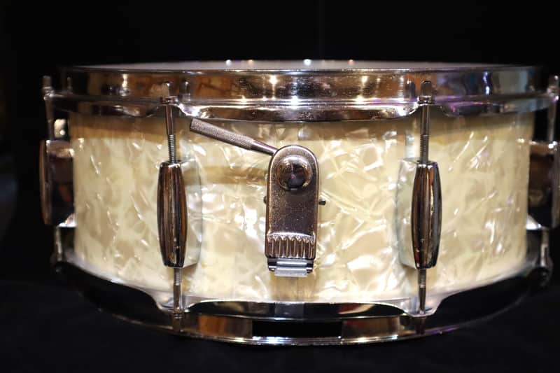 MIJ White Marine Pearl 8-Lug Snare image 1