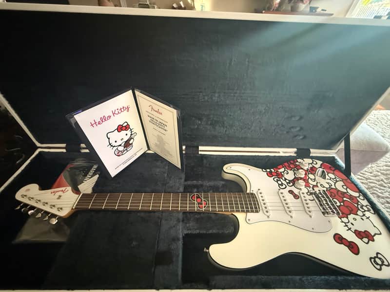 Hello Kitty Limited Edition Run Stratocaster