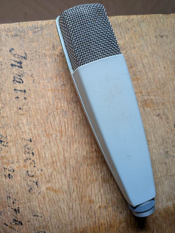 Sennheiser MD 421-2 Cardioid Dynamic Microphone