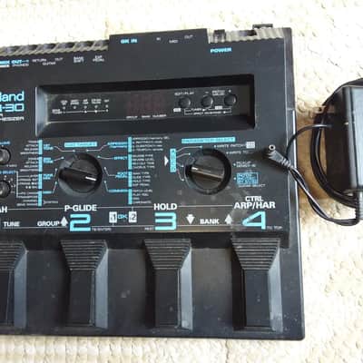 Roland GR-30 Guitar Synthesizer GR-30 Guitar Synthesizer - Black