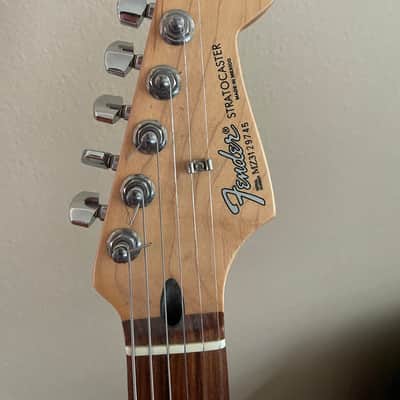 Fender Standard Stratocaster with Rosewood Fretboard 1998 - 2005 - Black image 3