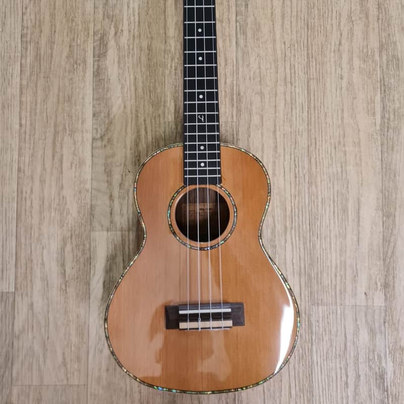 Freshman UKLCEDART Lono Series Cedar Tenor Ukulele Cedar
