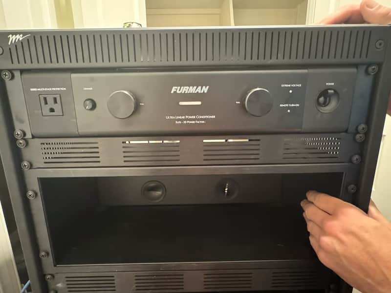 Furman Elite-15 PFi Rack Mount Power Conditioner Surge 10 Outlets 15A 120V - Black image 1