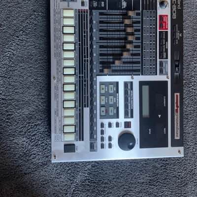 Roland MC-808 - Nero e grigio