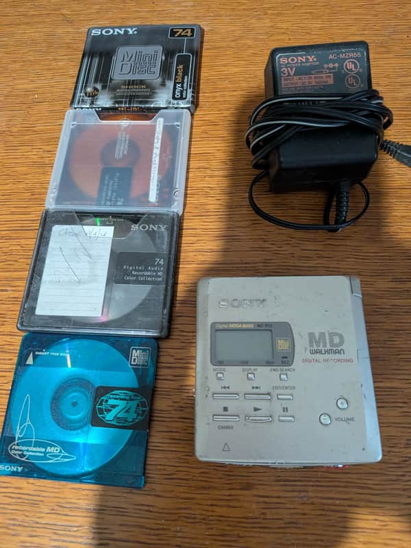 Sony MZ-R55 1999 - Silver image 1