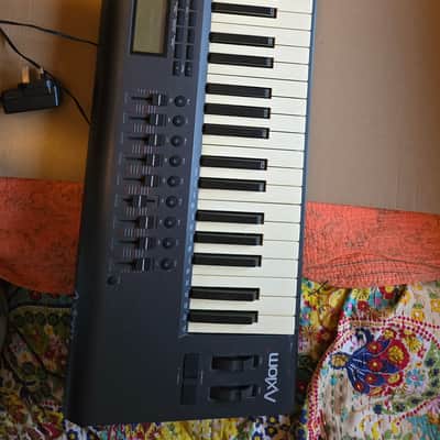 M-Audio Axiom 61 Key USB MIDI Keyboard Controller 2000s - Grey image 1