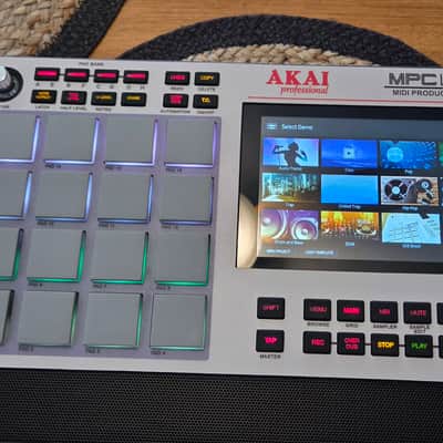 Akai MPC Live II Standalone Sampler / Sequencer Retro Edition 2020 - Present - Grey image 3