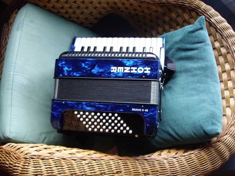 Hohner Bravo II 48 Accordion