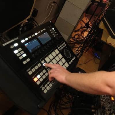 Native Instruments Maschine Studio 2010s - Black image 3