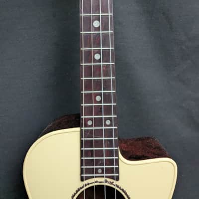 Islander Baritone Ukulele image 3