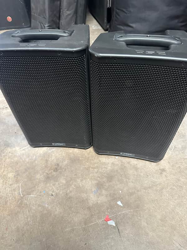 QSC CP8 2-Way 1000-Watt 8" Active Loudspeaker 2018 - 2020 - Black image 1