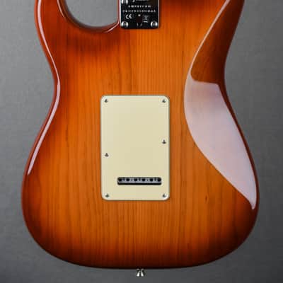 American Professional II Stratocaster HSS – Sienna Sunburst w/Maple image 5