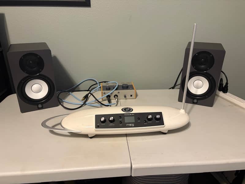 Moog Theremini Theremin 2018 - Present - White image 1