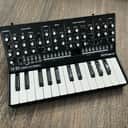 Roland SE-02 Boutique Series Synthesizer Module with K-25M Keyboard