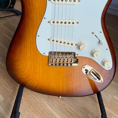 Fender 75th Anniversary Commemorative Stratocaster 2021 - 2-Color Bourbon Burst image 2