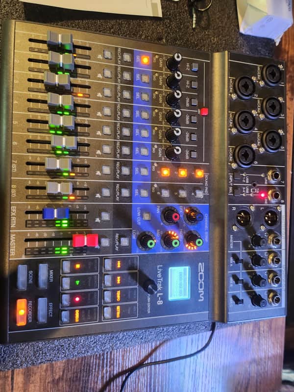 Zoom LiveTrak L-8 Digital Mixer / Recorder image 1
