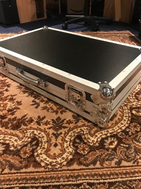 Guitar Pedal Board Flight Case - Large image 1