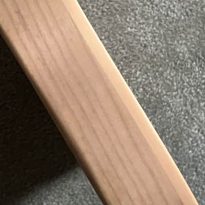 Fender Ultra Luxe Telecaster guitar body ash base coat cream binding imagen 5