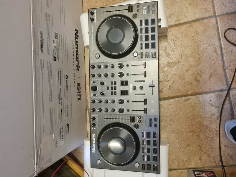 Numark NS4FX