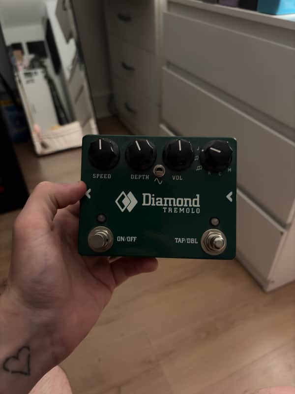 Diamond Tremolo 2000s - Green image 1