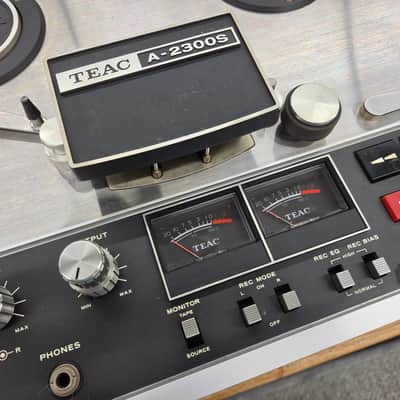TEAC A-2300S 4-Track Reel to Reel Recorder 1970s - Silver/Walnut image 8
