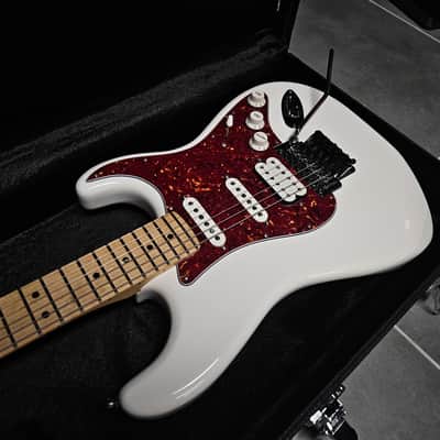 Fender Player Stratocaster Floyd Rose HSS with Maple Fretboard - Polar White image 3