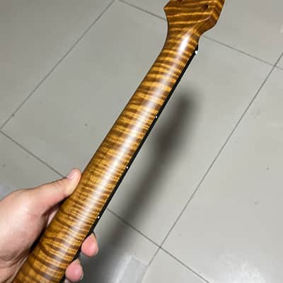 1 round-end stainless steel AAAA 22frets roasted flame Maple 4×2 music man 22fret Roasted flame Maple Electric guitar neck Ebony fingerboard。 image 4