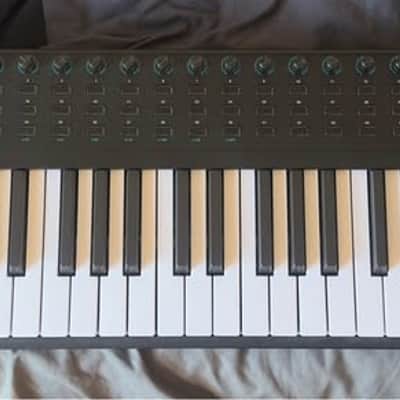 Alesis VI61 USB MIDI Keyboard / Pad Controller 2010s - Black