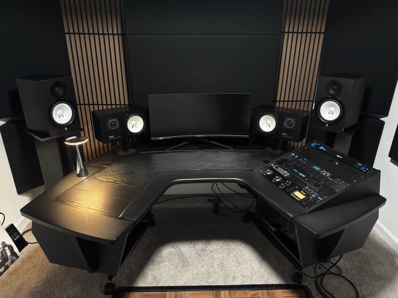 Argosy Aura 260-L Workstation with Upper Right Rack