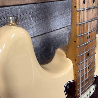 Fender American Standard Stratocaster 60th Anniversary Edition with Maple Fretboard 1996 - 1997 - Vintage White image 4