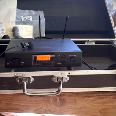 Audio-Technica 2000 Series Wireless Mic Lavalier System ATW-R2100/ATW-T210/AT829 image 3