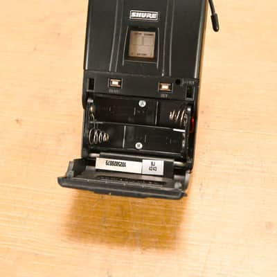 Shure U4D-J4 Dual-Channel Wireless Receiver with U1 Bodypack - J4 Band CG01YG6 image 13