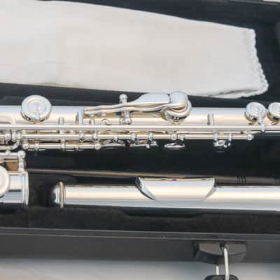Yamaha YFL-222 Standard Silver-plated Flute *Cleaned & Serviced *Ready to play image 10