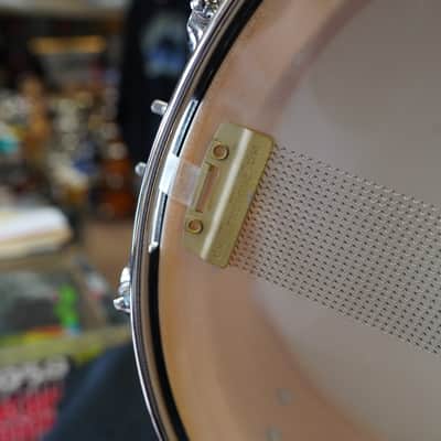 DW USA Collectors Exotic Series 5.5x14" Super Solid 1PC. Maple Snare Drum - Tobacco Burst Lacquer image 17